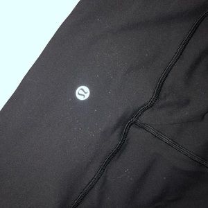 Lululemon size 6 Wunder Under crop black 21”